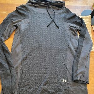 Woman’s under armor mock neck long sleeve shirt. Vented Size L